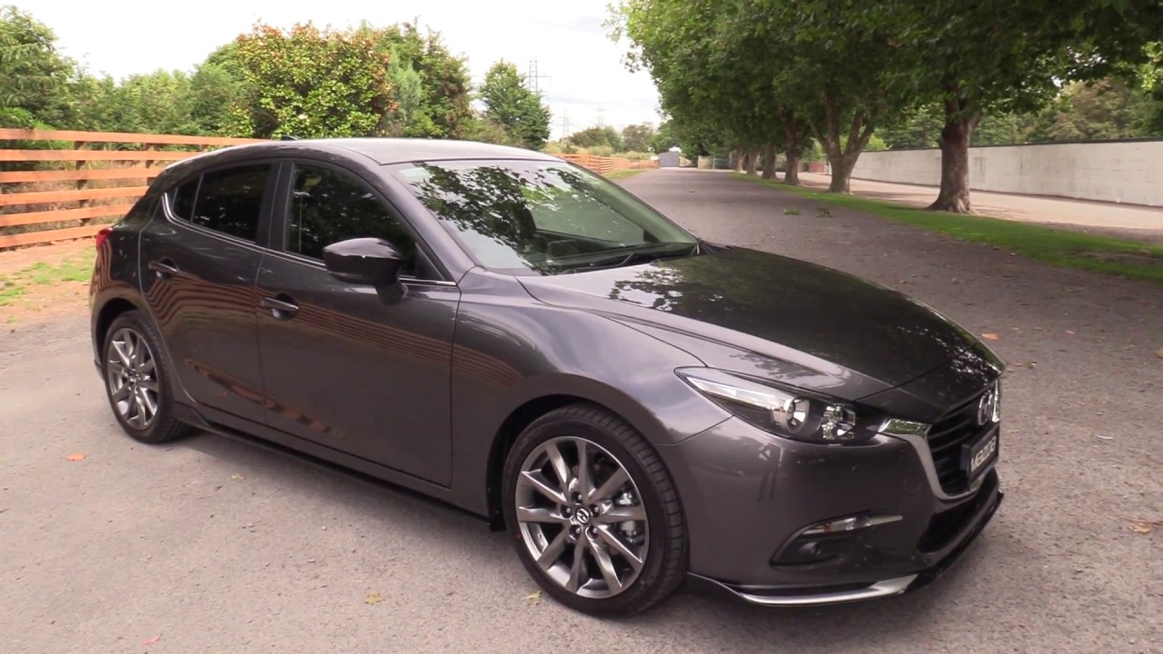 New 2018 Mazda 3 SP25 Hatch Presentation - Machine Gray