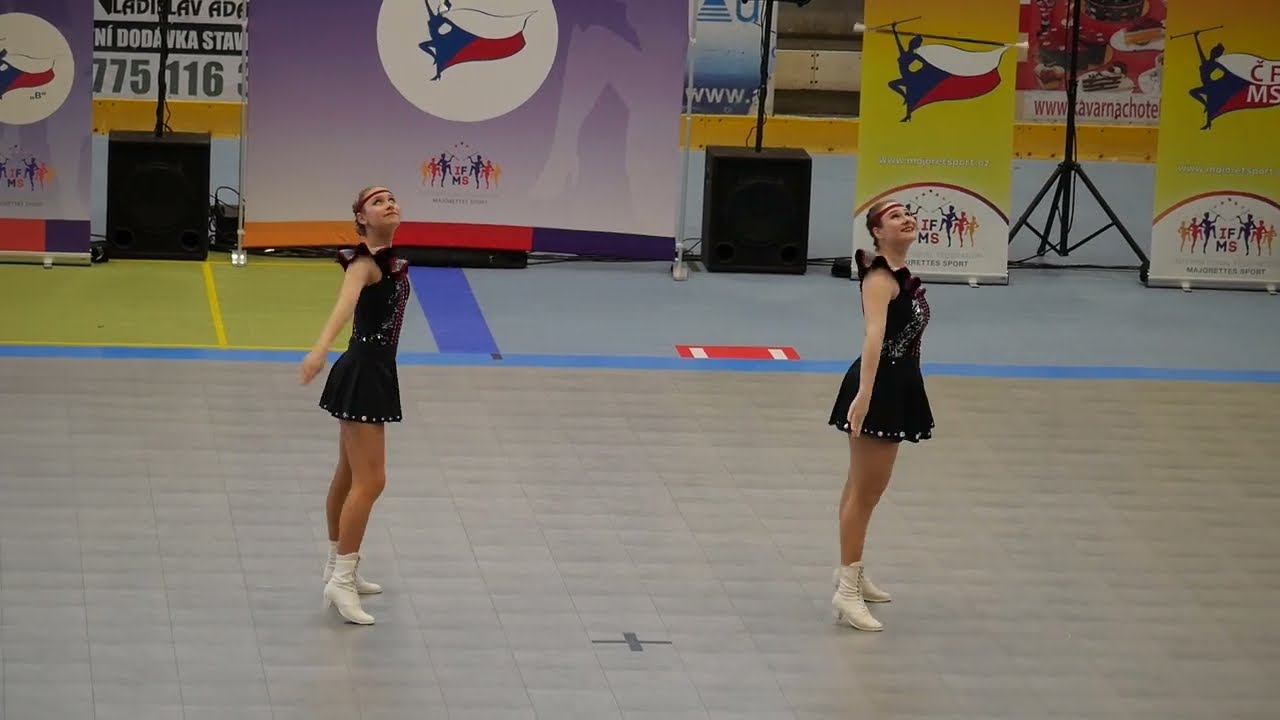 Mažoretky Juventus Karviná - duo baton seniorky 2022 - Kika a Sofi