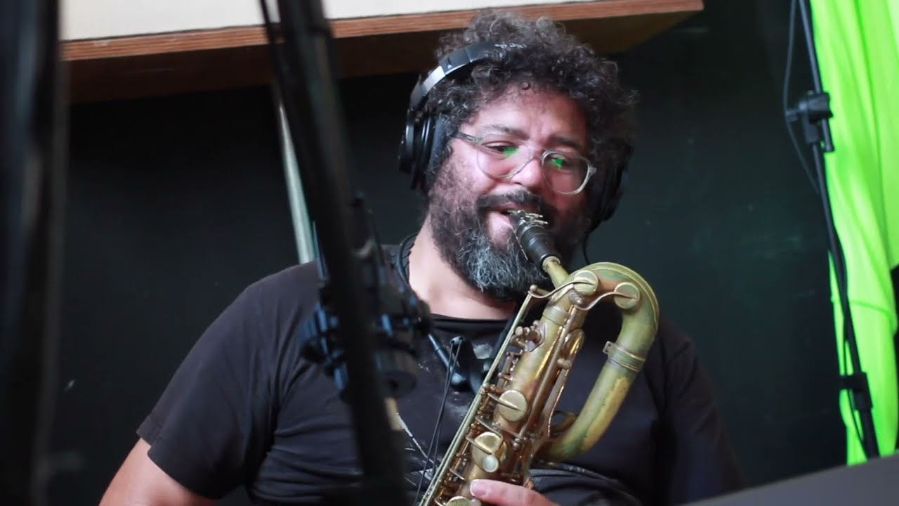 Improviso de Sax Baritono (Esdras Nogueira) - Musica Mosca Pousando