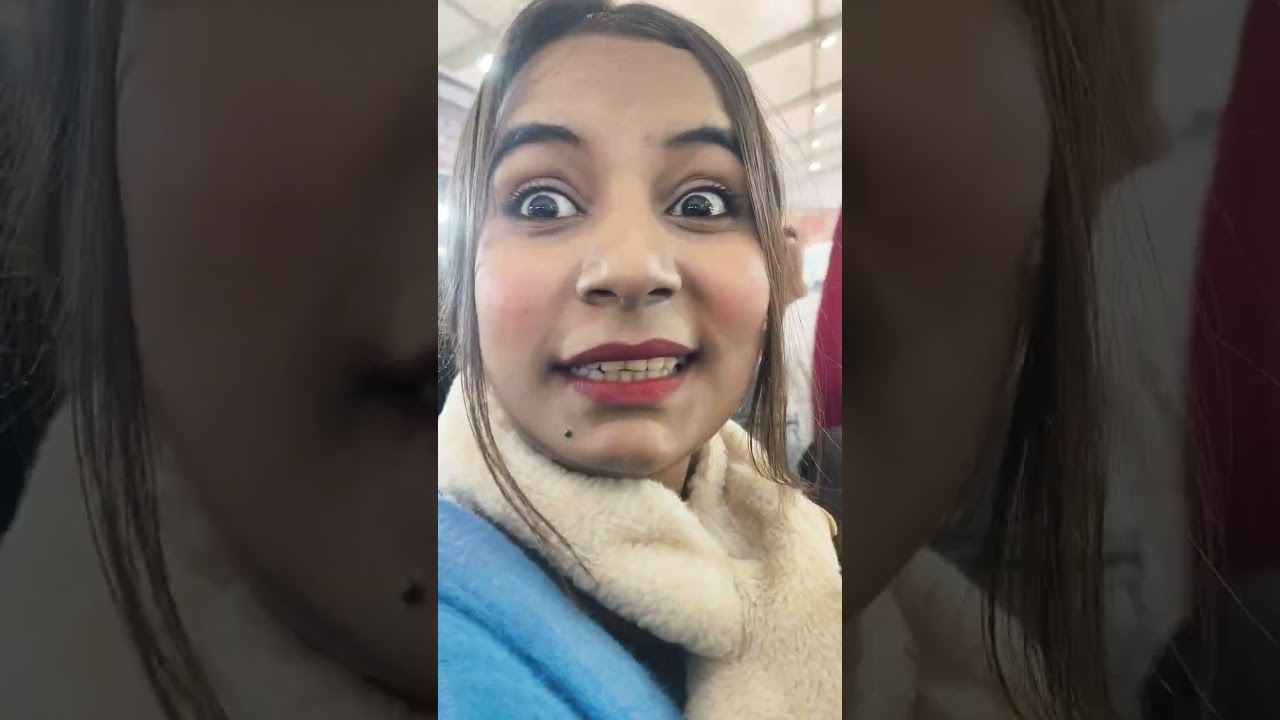 প্রথমবার কলকাতার মেলায় গিয়ে বিদেশিদের হাতের জুতোর বাড়ি খেলাম 😂🩴#youtube #viral #funny #comedy 