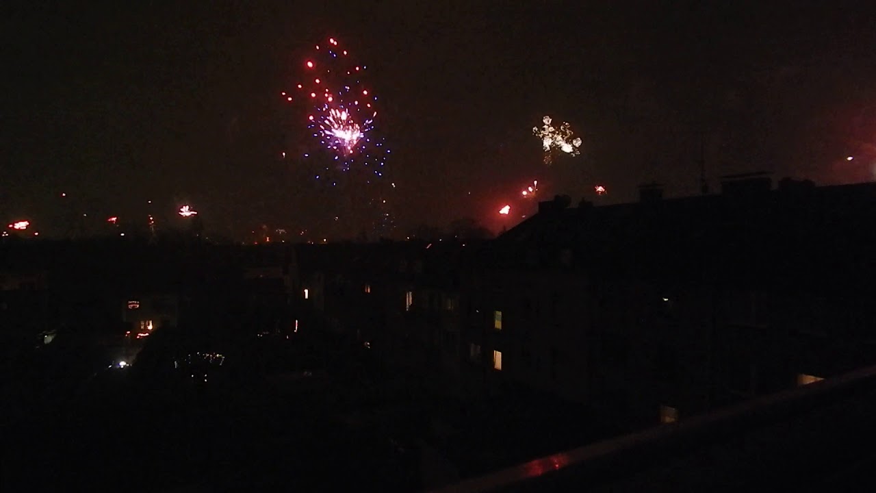 Silvester-Feuerwerk über Duisburg-Meiderich 2018/19