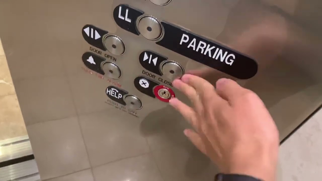 Epic modded Mitsubishi Hydraulic Elevator @ South Coast Plaza Costa Mesa CA