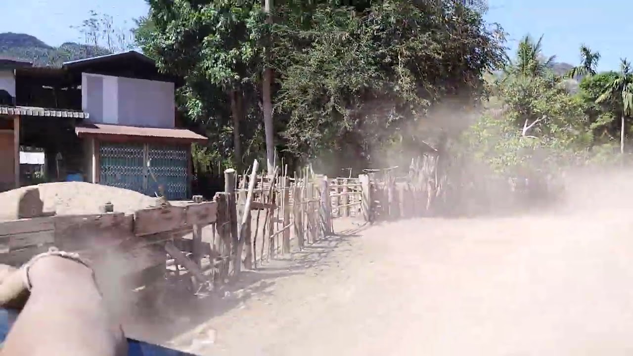 แต่งตัวดีๆกำลังเดินทางไปถ่ายทำหนังบ้านศรีวิไล