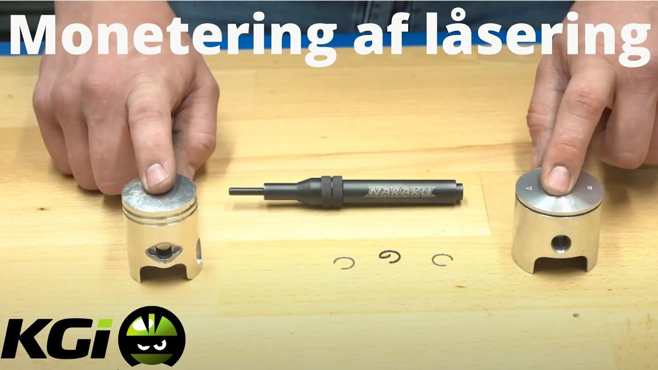 Montering af låseringe på stempel