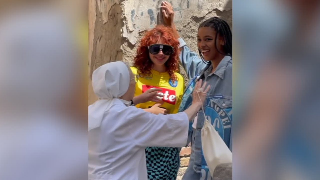 Napoli, suora ferma il bacio tra attrici: che fate? &Egrave; il diavolo