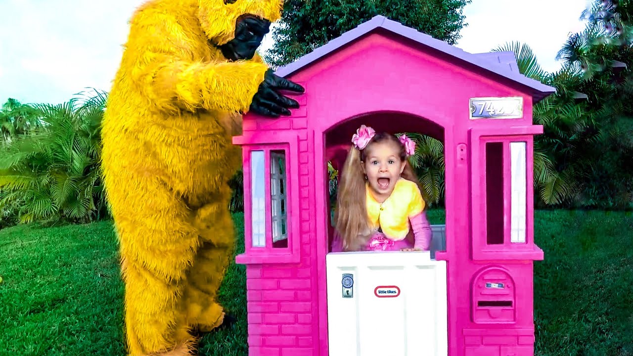 ديانا وروما يلعبان مع الأصدقاء الجدد ويتظاهران  باللعب  بالألعاب