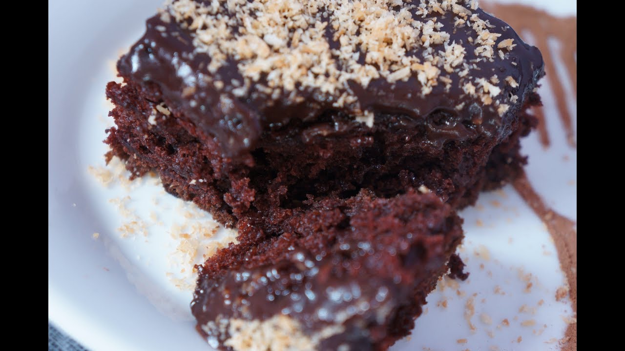 الكيكة المجنونة بدون بيض و بدون حليب بأروع قلاصاج شوكولا منزلي الصنع  ‫crazy cake
