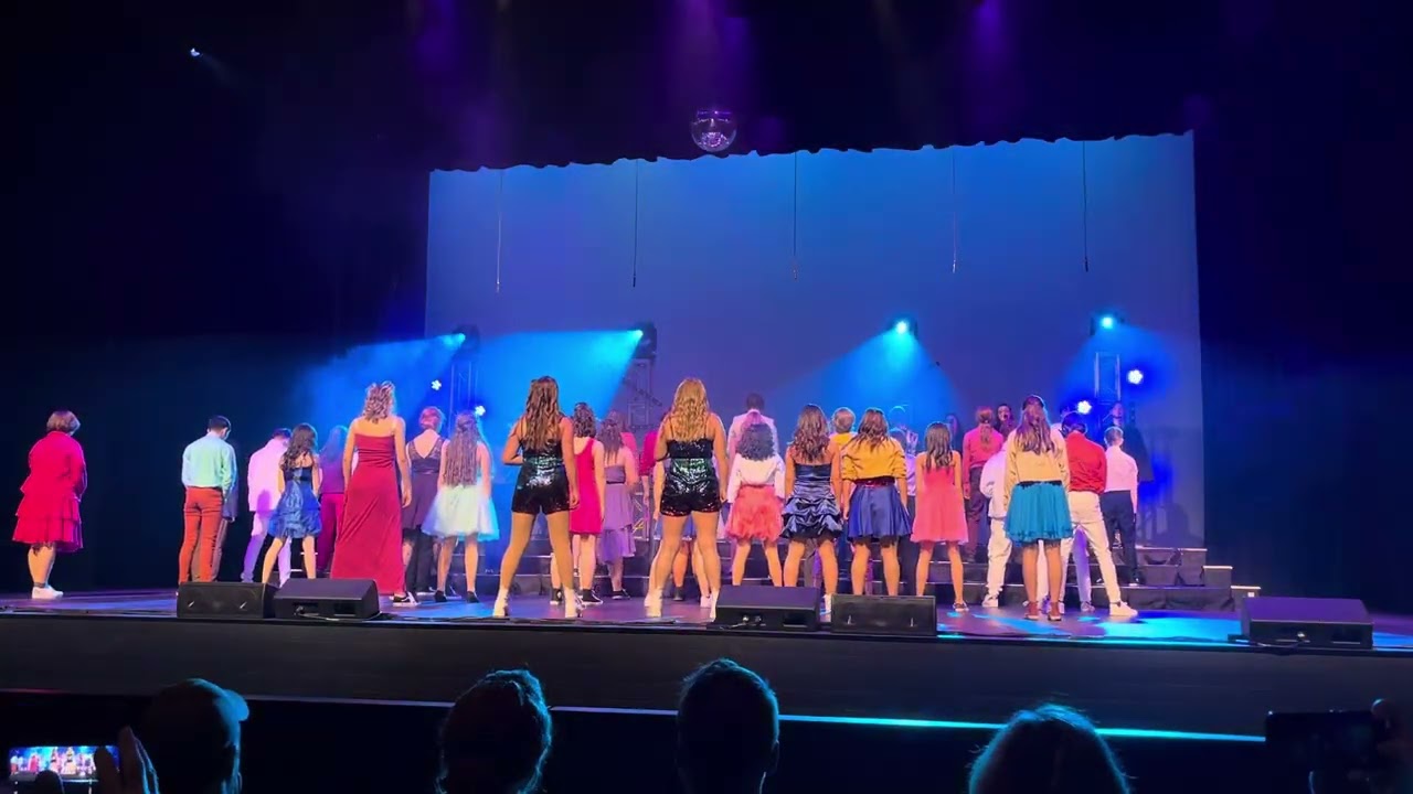 KW GLEE - Term 25: “& Juliet Medley” (Baby One More Time / Domino / Larger Than Life)