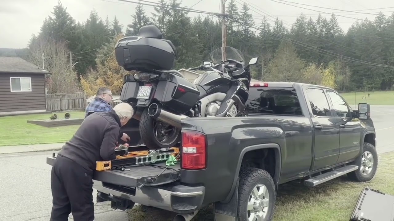 2023 BMW K1600 GTL Loading on my Neo-Dyne Ramp