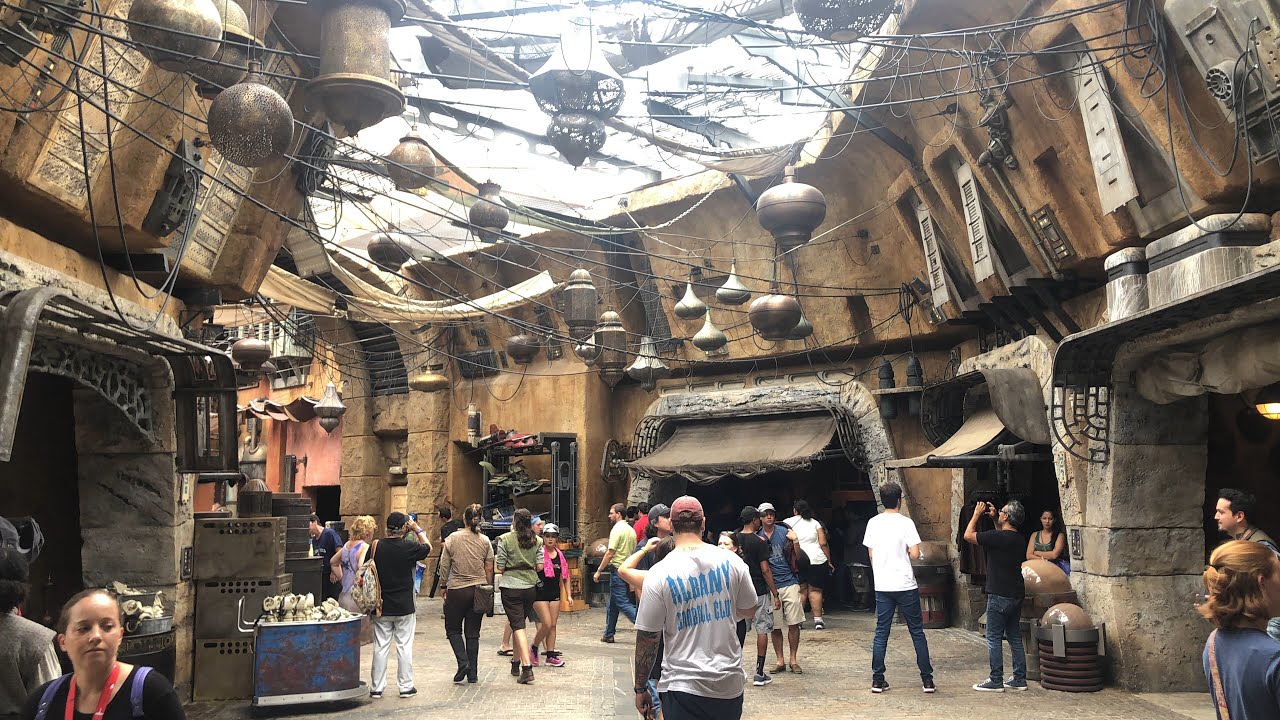🔴LIVE at Galaxy&rsquo;s Edge for Cast Member Preview At Walt Disney World