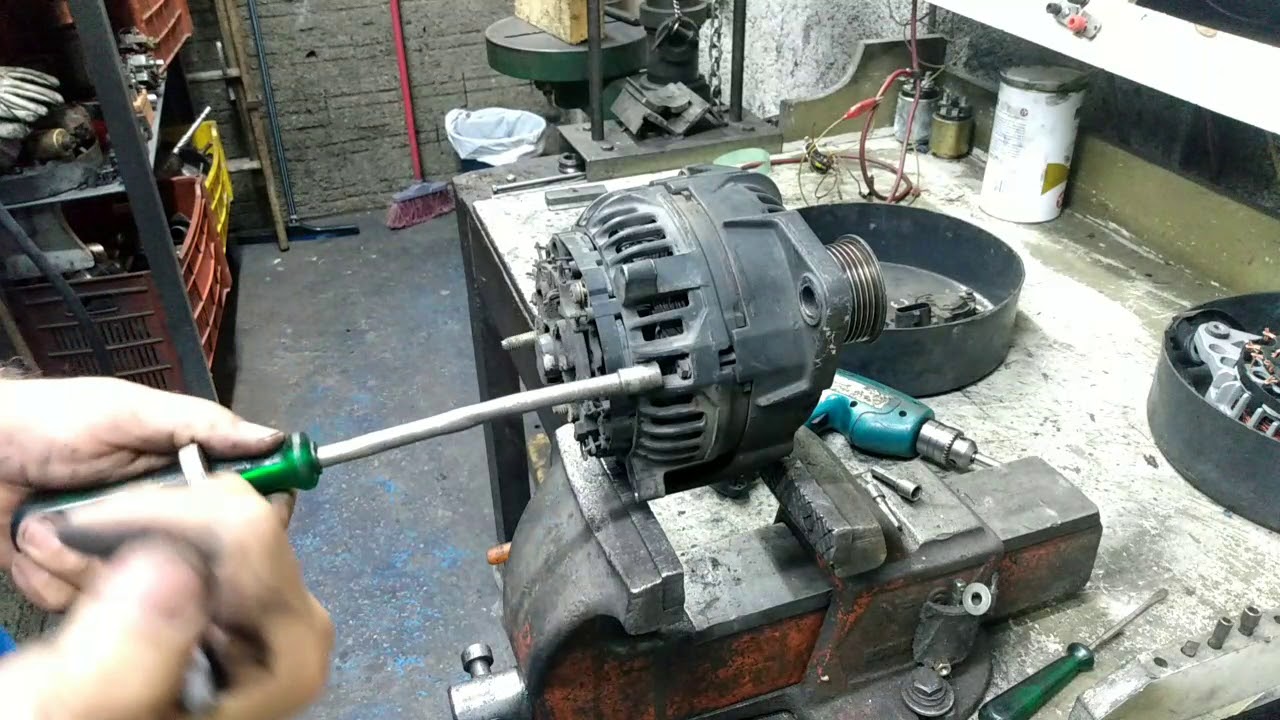 ACELO 915  MERCEDES BENS  ALTERNADOR 24  VOLTS  TROCAR O COLETOR.