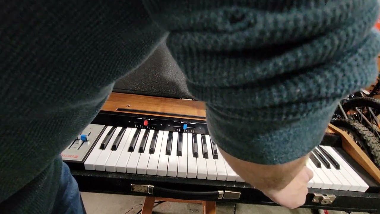 VINTAGE ! Logan Hohner String Melody Synthesizer