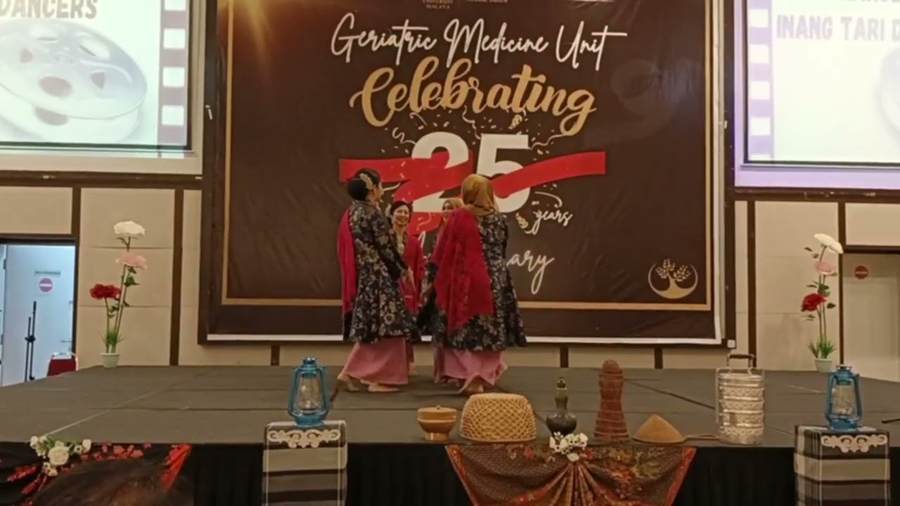 Tari Selendang & Joget Si Pinang Muda oleh penari2 warga emas Inang Sari Dancers