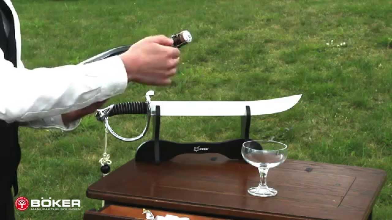 Sabrieren mit Champagnersäbel / Sabrage with champagne sword