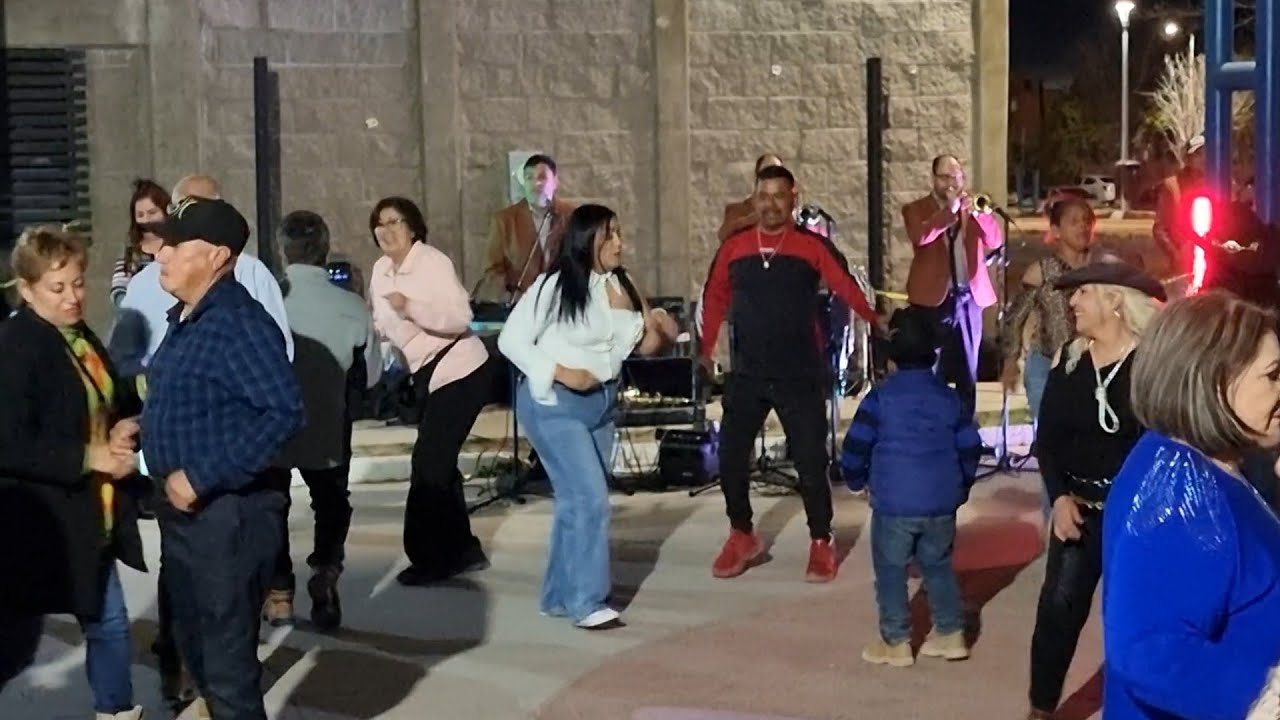 CHIHUAHUA BAILANDO OFFICIAL está en vivo