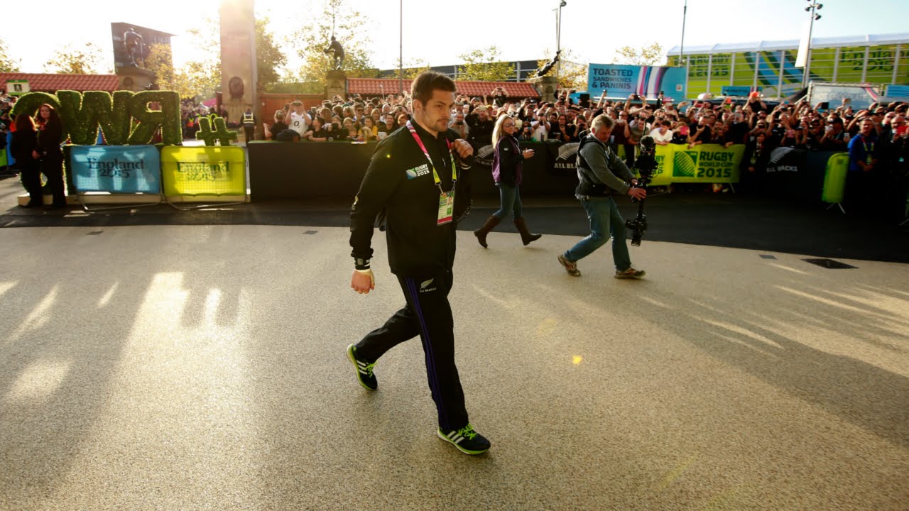 Fans go wild for Richie McCaw and All blacks