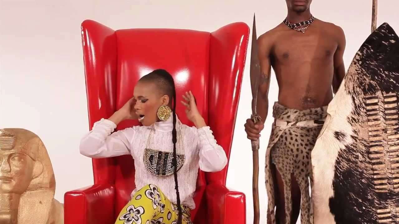 Sol Phenduka - Isolomzi ft. Cama Gwini (Official Video)