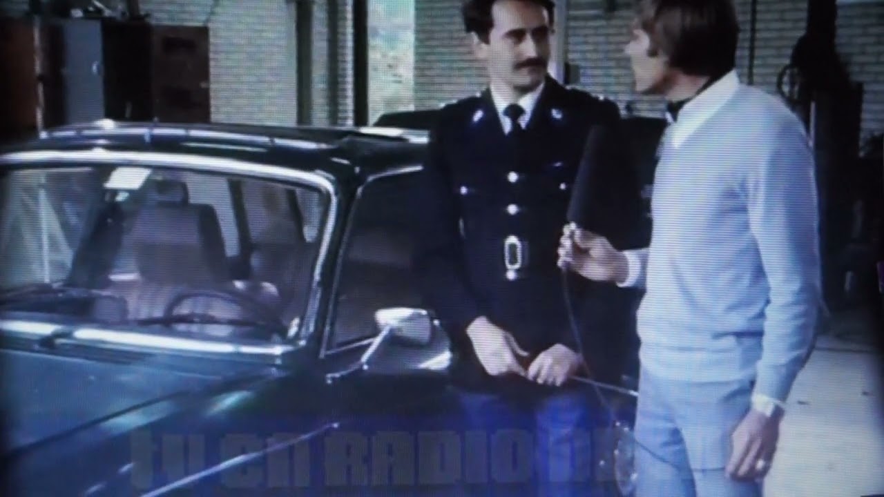 Tros Kieskeurig met het wrak van de weg uit het jaar 1983