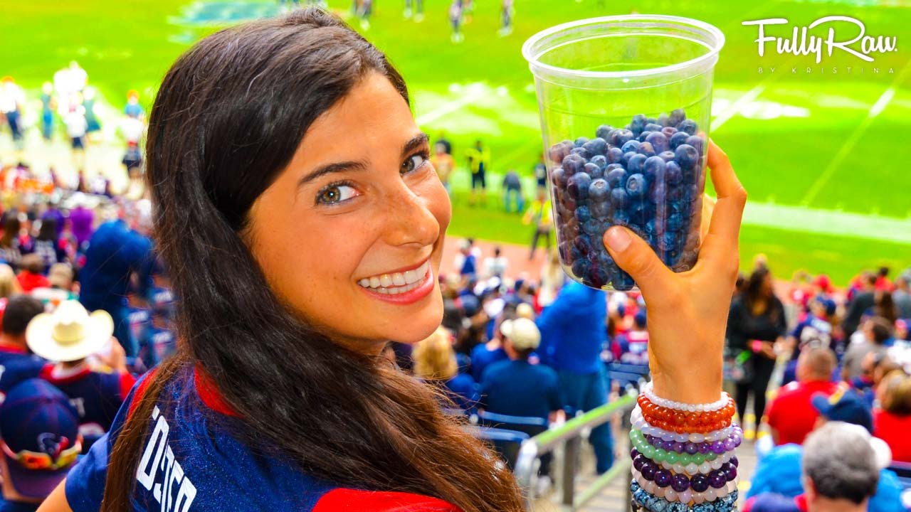 How I Eat FullyRaw Socially