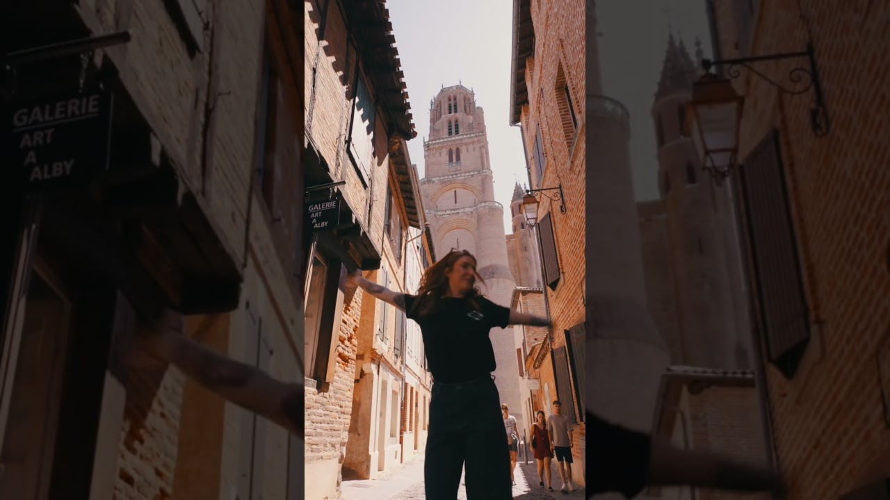 ✝️ La plus grande cath&eacute;drale du monde 😱
