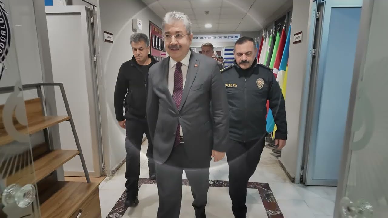 VALİMİZ DR. ERDİNÇ YILMAZ, İL EMNİYET MÜDÜRÜ MEHMET SARIBUVA'YA VEDA ZİYARETİNDE BULUNDU.