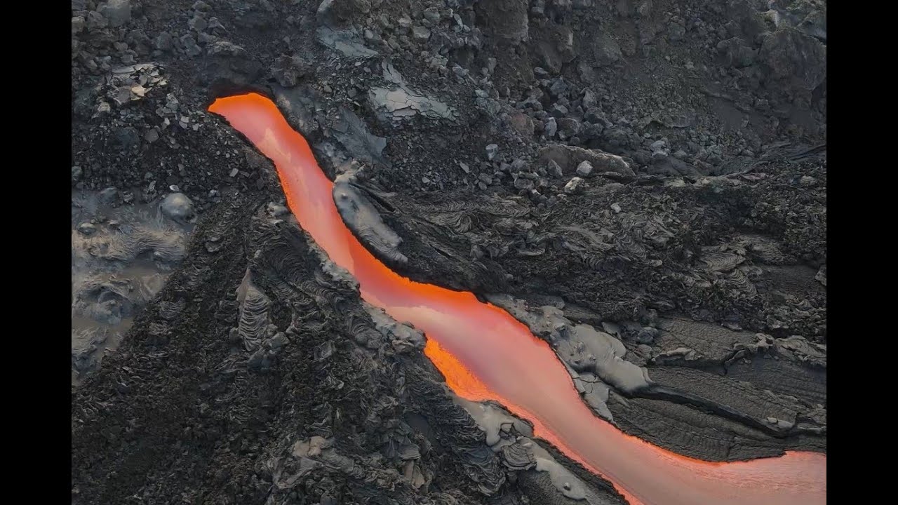 11/12/2021 Ventanas de los tubos y salidas a los canales. Erupción La Palma IGME