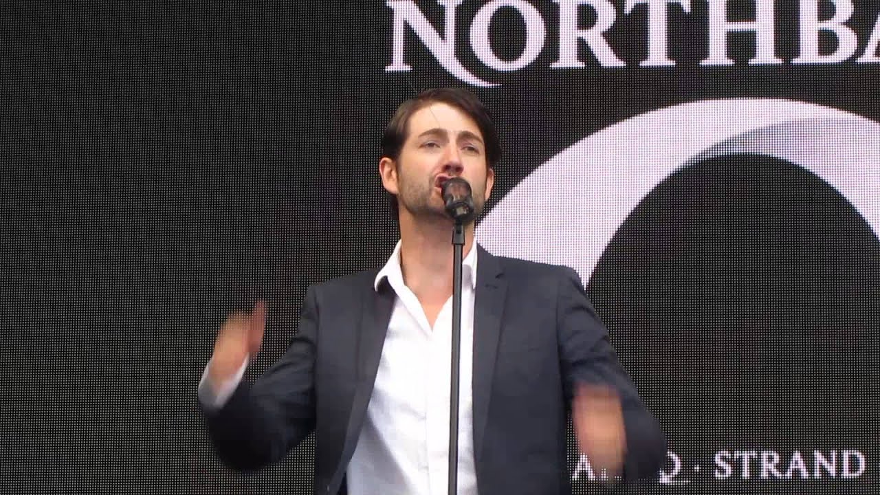 Oliver Tompsett sings 