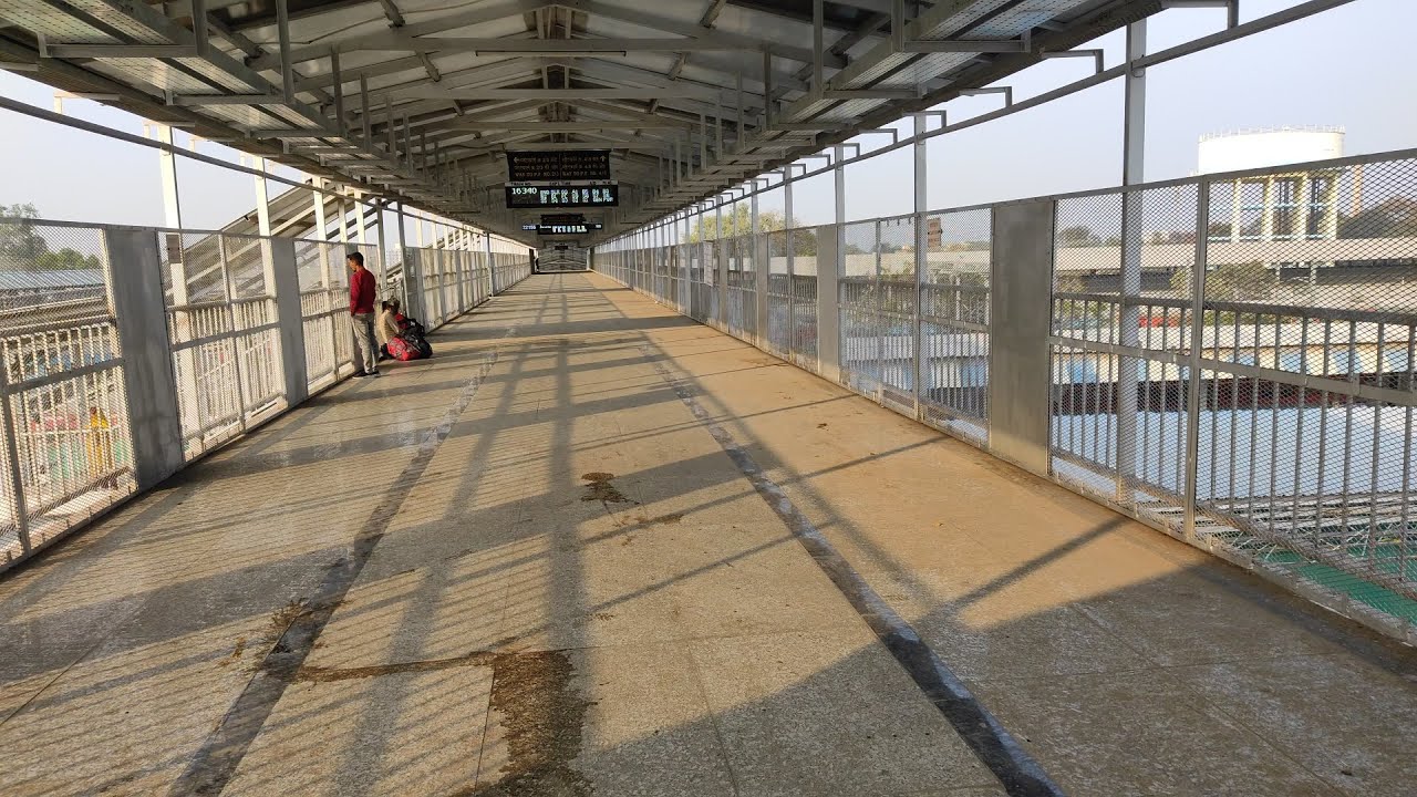 Delay Announcement of Pune Junction Secunderabad Shatabdi Express Train at Solapur Railway Station