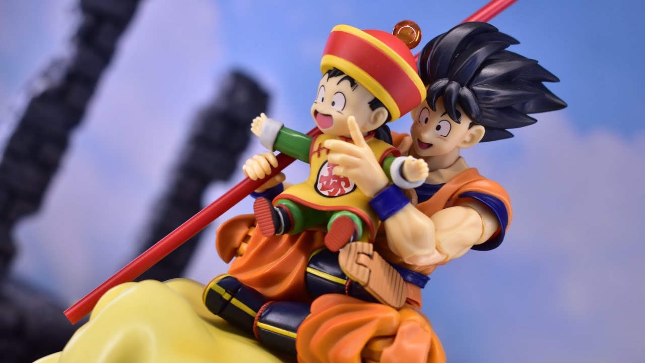 SDCC 2024 S.H. Figuarts Goku w/Gohan and Flying Nimbus
