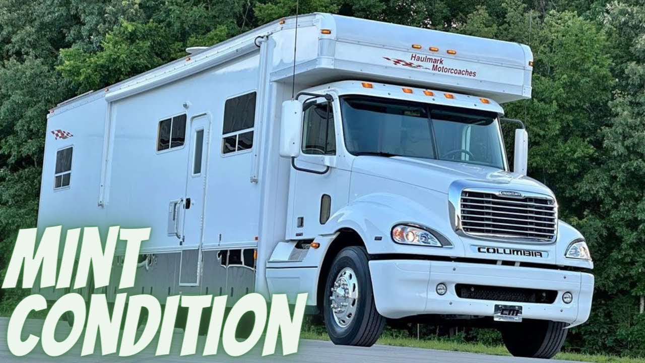 LOOKS BRAND NEW, 2006 Haulmark Super C Motorhome on a Freightliner Chassis