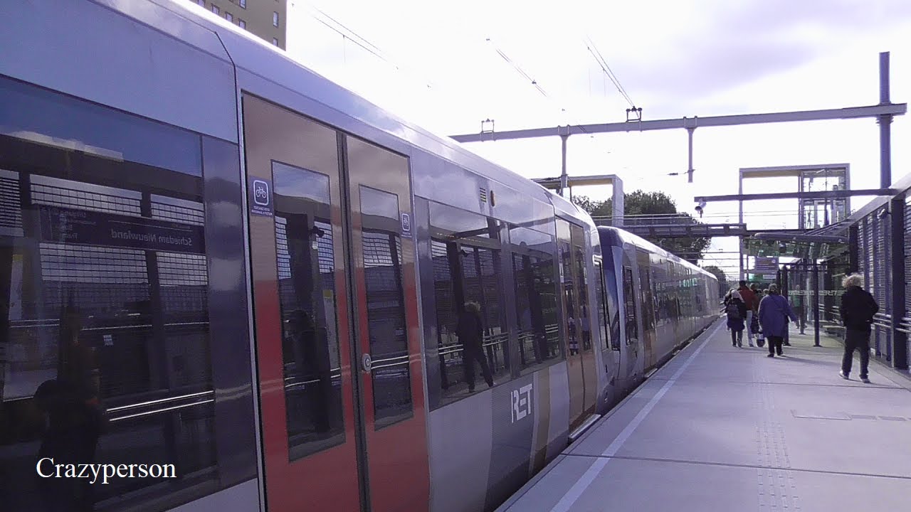 Hoekse Lijn RET Metro vertrek Nieuwland naar Maassluis (spits)