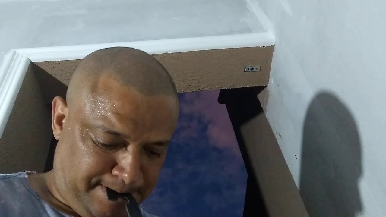 Como instalar uma porta de vidro pivotante