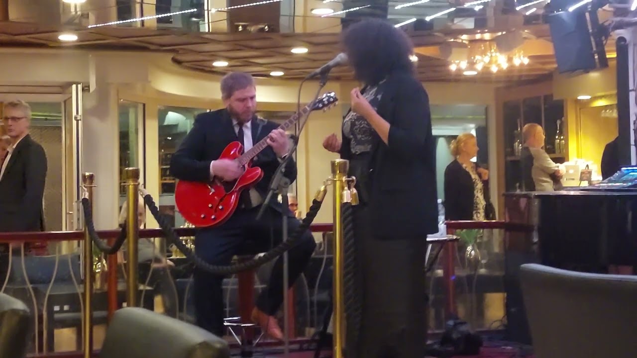 Emilia  Sisco & Tuomas Metsberg , Ms Cinderella
