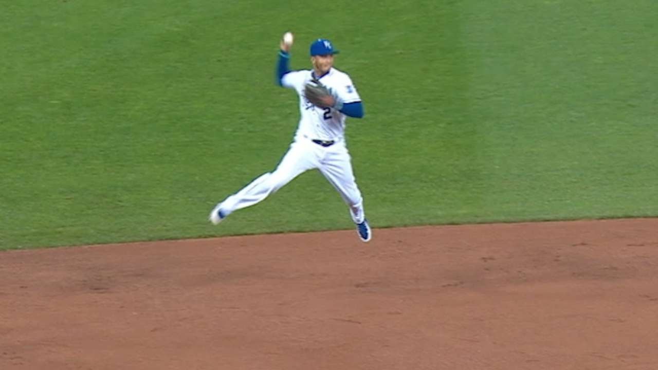 WS2015 Gm1: Escobar makes jump-throw from short