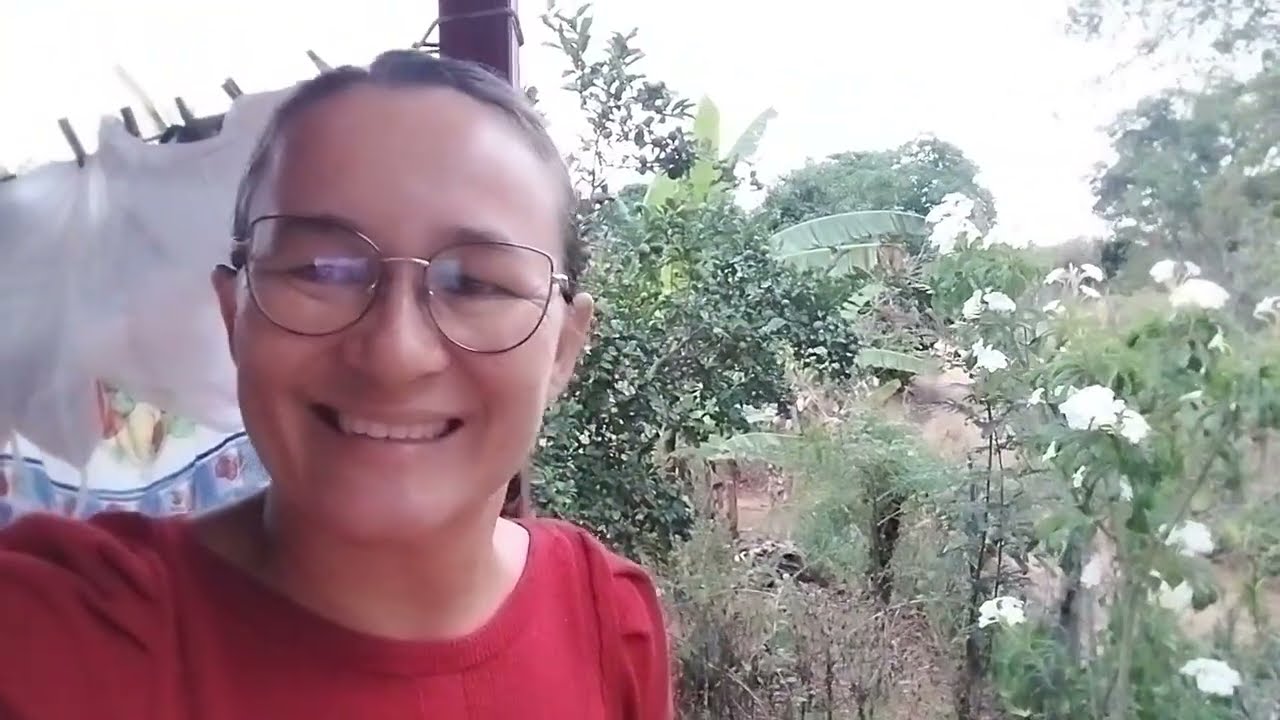 PINTEI  A MURETA DA ÁREA  DE LAZER OLHA A DIFERENÇA, A CHUVA VOLTOU,  NOSSA  MÃE  E SEU TRABALHO.