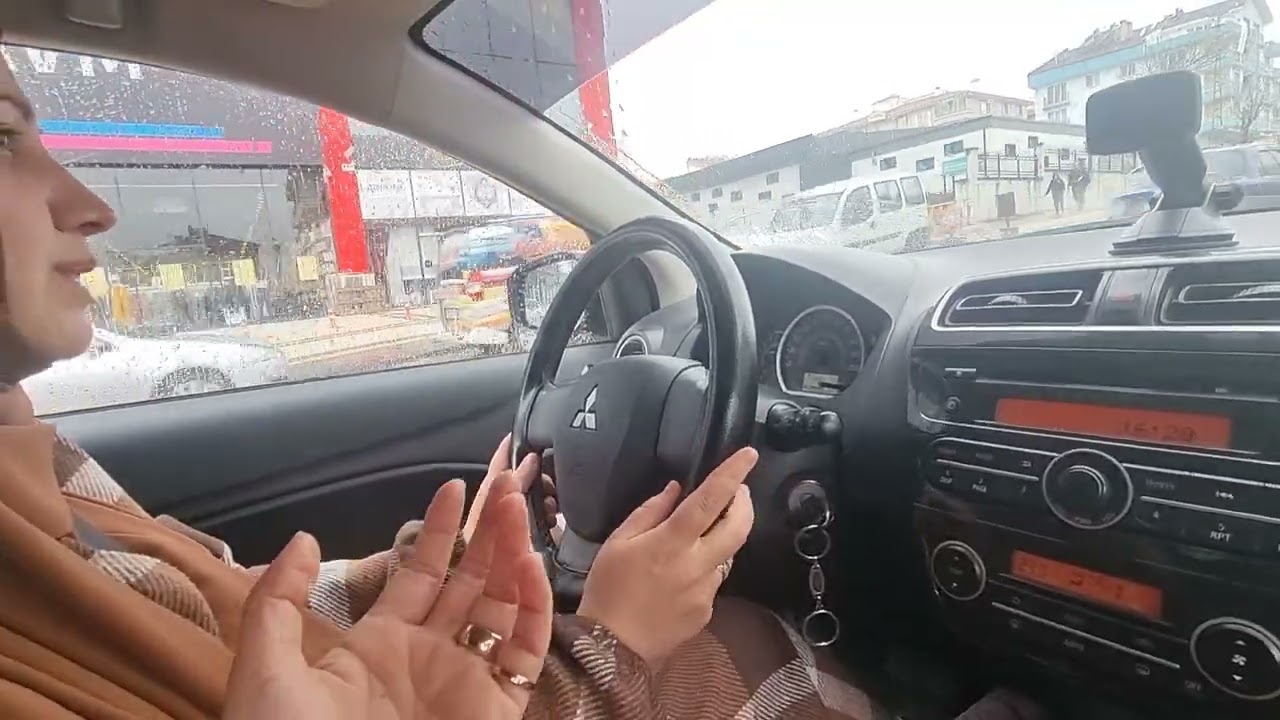 Otomatik vites arabayla trafikte nasıl gidilir?