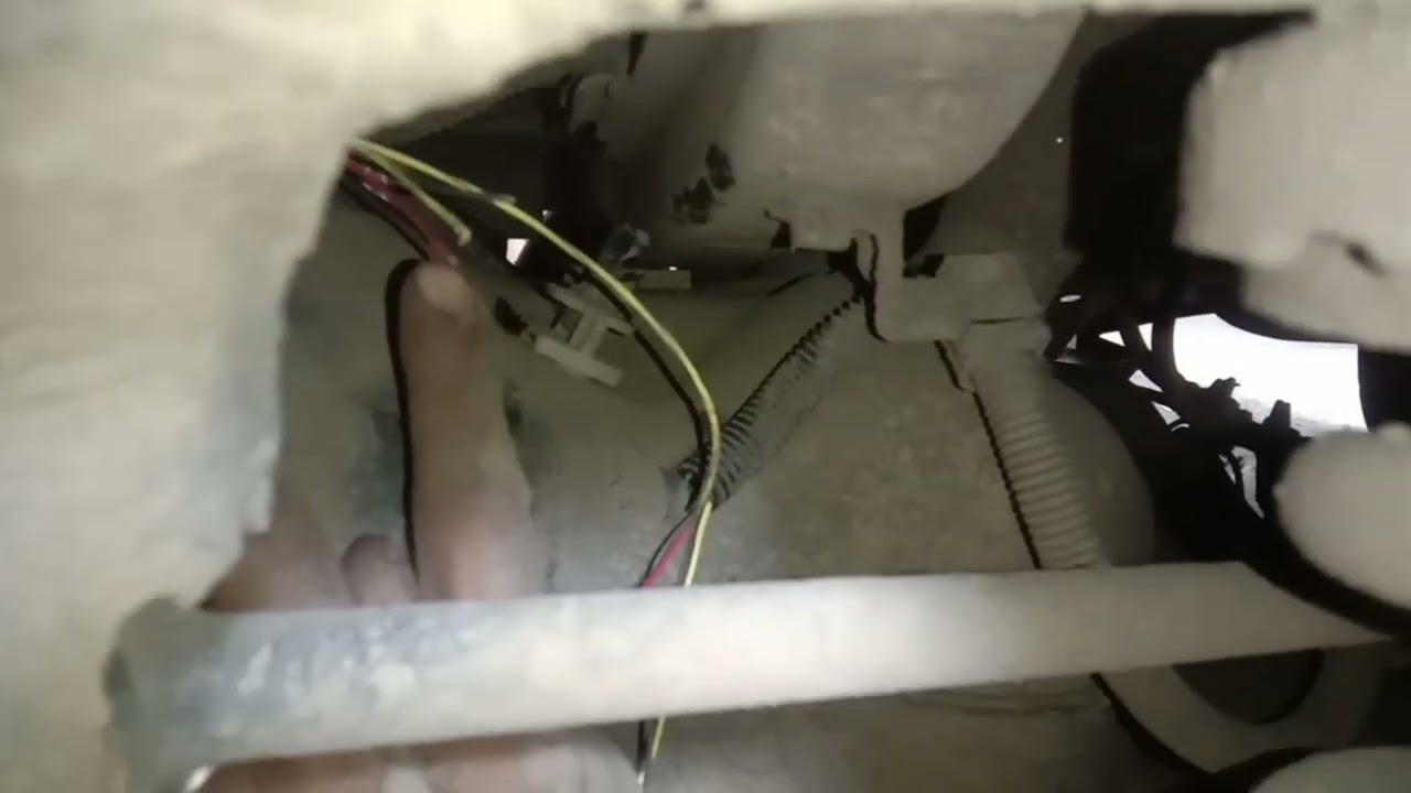 Toyota Innova crysta abs problem c1408 open or short in rear speed sensor LH circuit