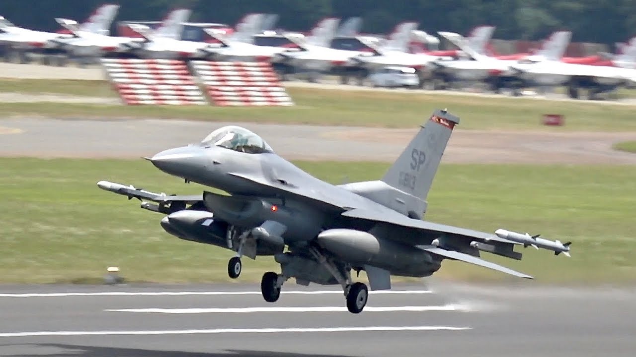 2 Lockheed F-16CM Fighting Falcon USAF  departure at RAF Fairford RIAT 2017 AirShow