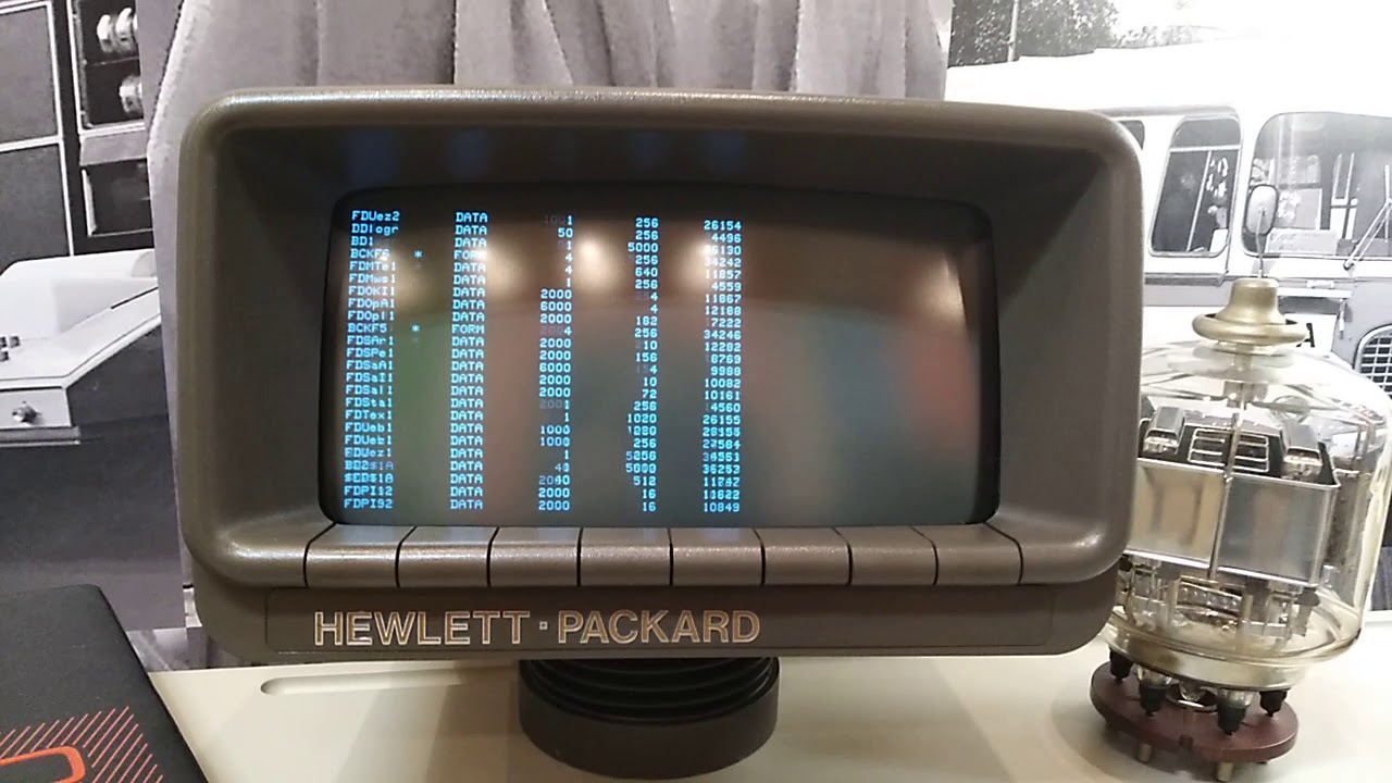 Beautiful Hewlett Packard HP-250 old vintage computer with disk drive (HDD) - 1978