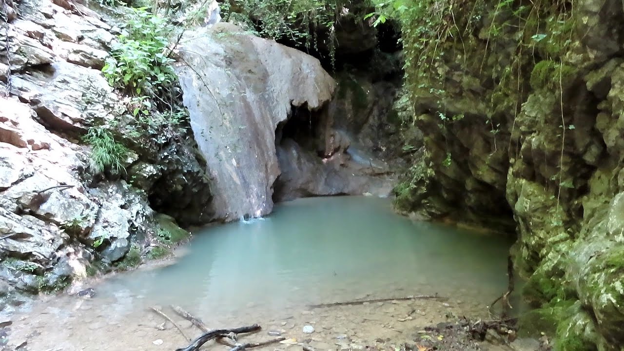Il suggestivo sentiero delle cascate a Monticelli Brusati