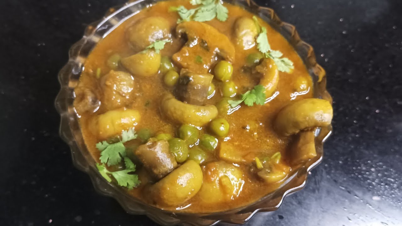 मटर, मशरूम की सब्जी यामिनी की किचन में।