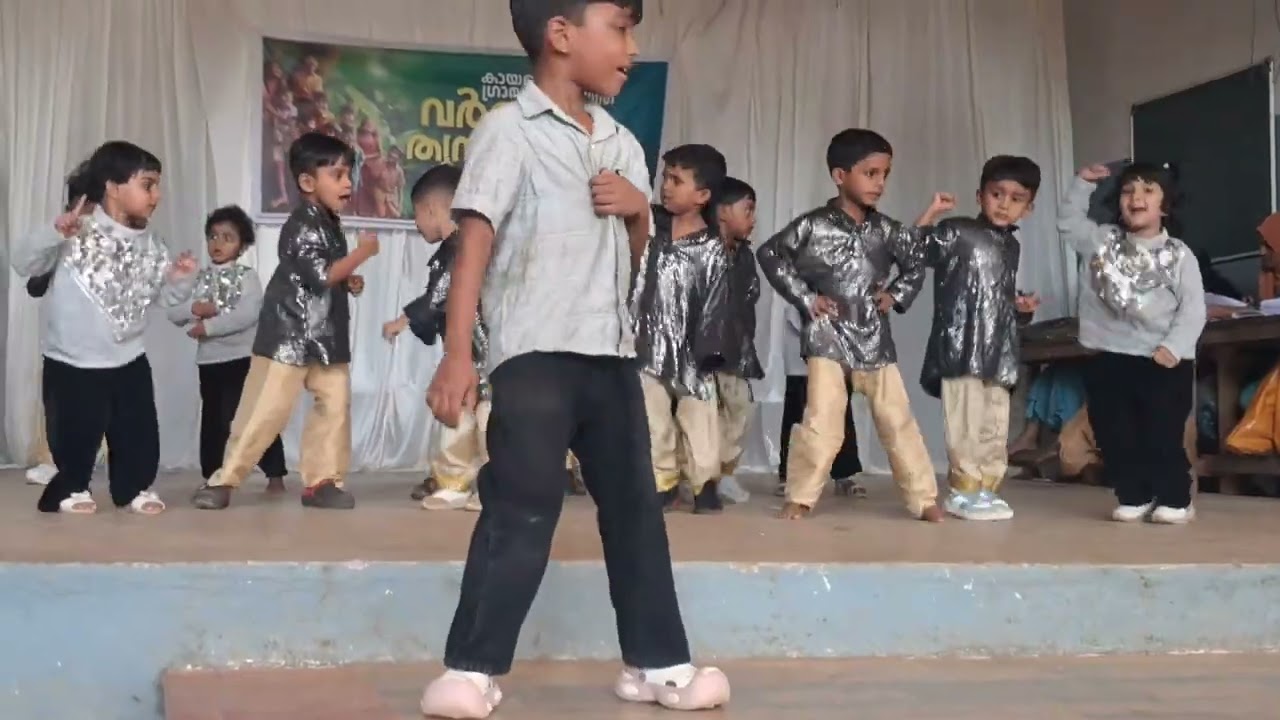 കുമ്മ കുമ്മവർണ തുമ്പികൾ #shortsfeed #shortsviral #dance #new #shorts #kalolsavam#funnyshorts 