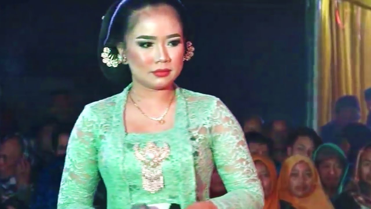 IKA SUHESTI TAMPIL CANTIK GAWE DALANGE KESENGSEM