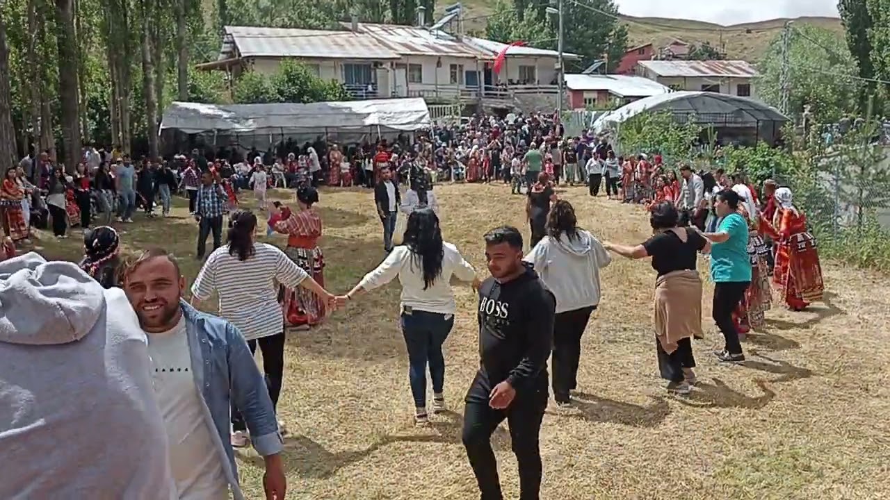 Aynur Yılmaz -Osman Yıldız Karabalçık köyünde bir canımızın sünnet düğününden oyunlar