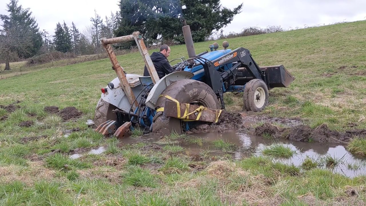 Tractor unstuck Ford 4000