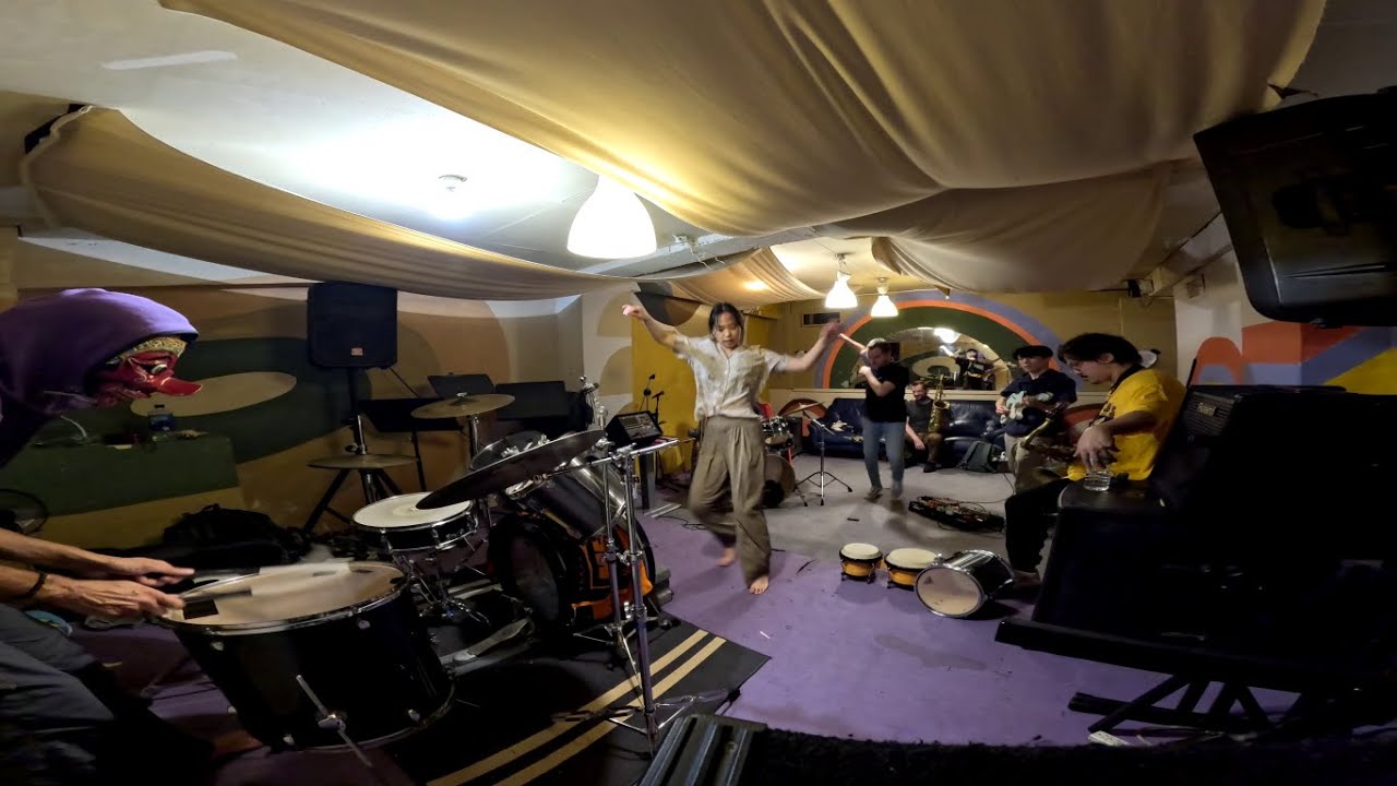 Frothing at the Freak & Tokui in 臺北市 Cut #2: