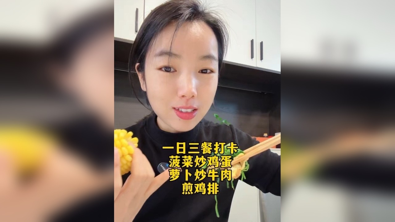 照顾好孩子的同时，坚持我的减脂计划。 小炒菜的优势就是，蔬菜也可以变的很好吃。有锅气的江西小炒，萝卜炒牛肉，分享给大家。好吃是真的，但，下饭也是真的！所以，记得要分餐定量哦～