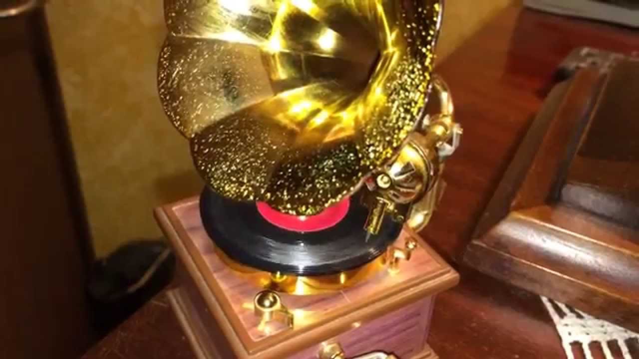 This 1983 Mini Victrola Still Works! Poynter Products Find