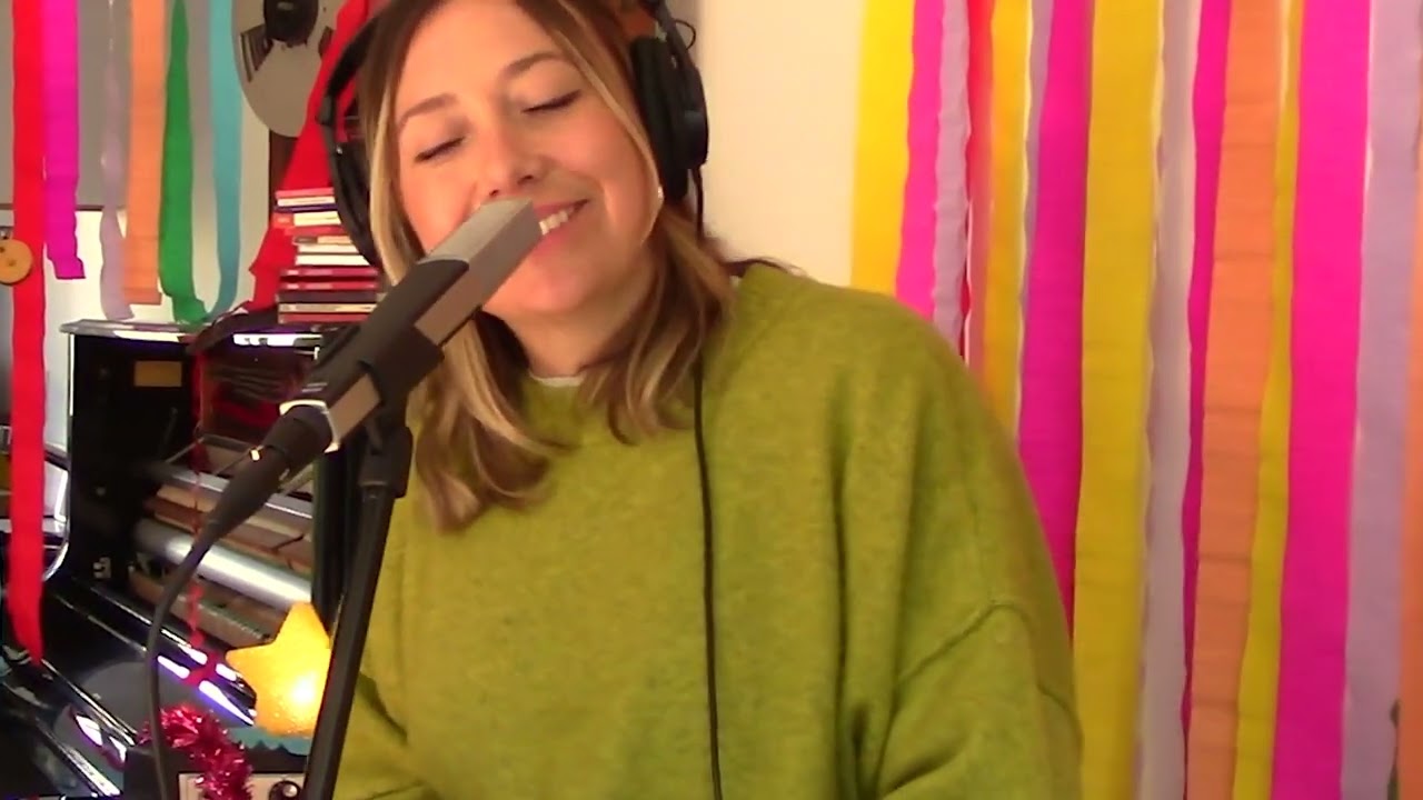 Beauty Queen - On Edge (Live Video)