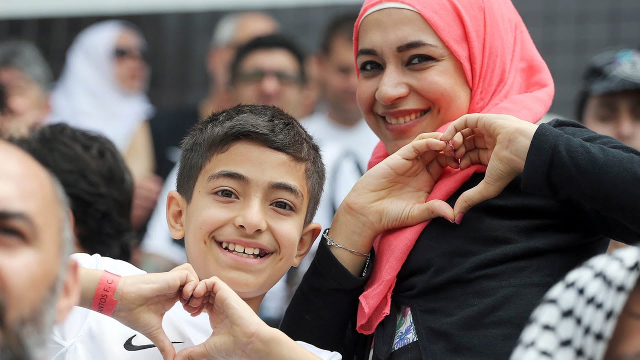 Refugiados sírios assistem ao jogo do Peixe | 